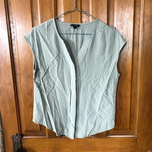 RW&CO. Sleeveless Button Up - Picture 11 of 11